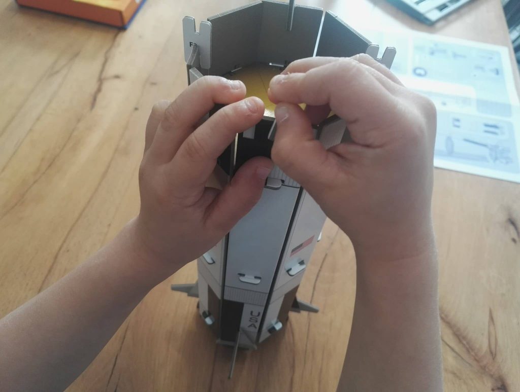 construis une fusée