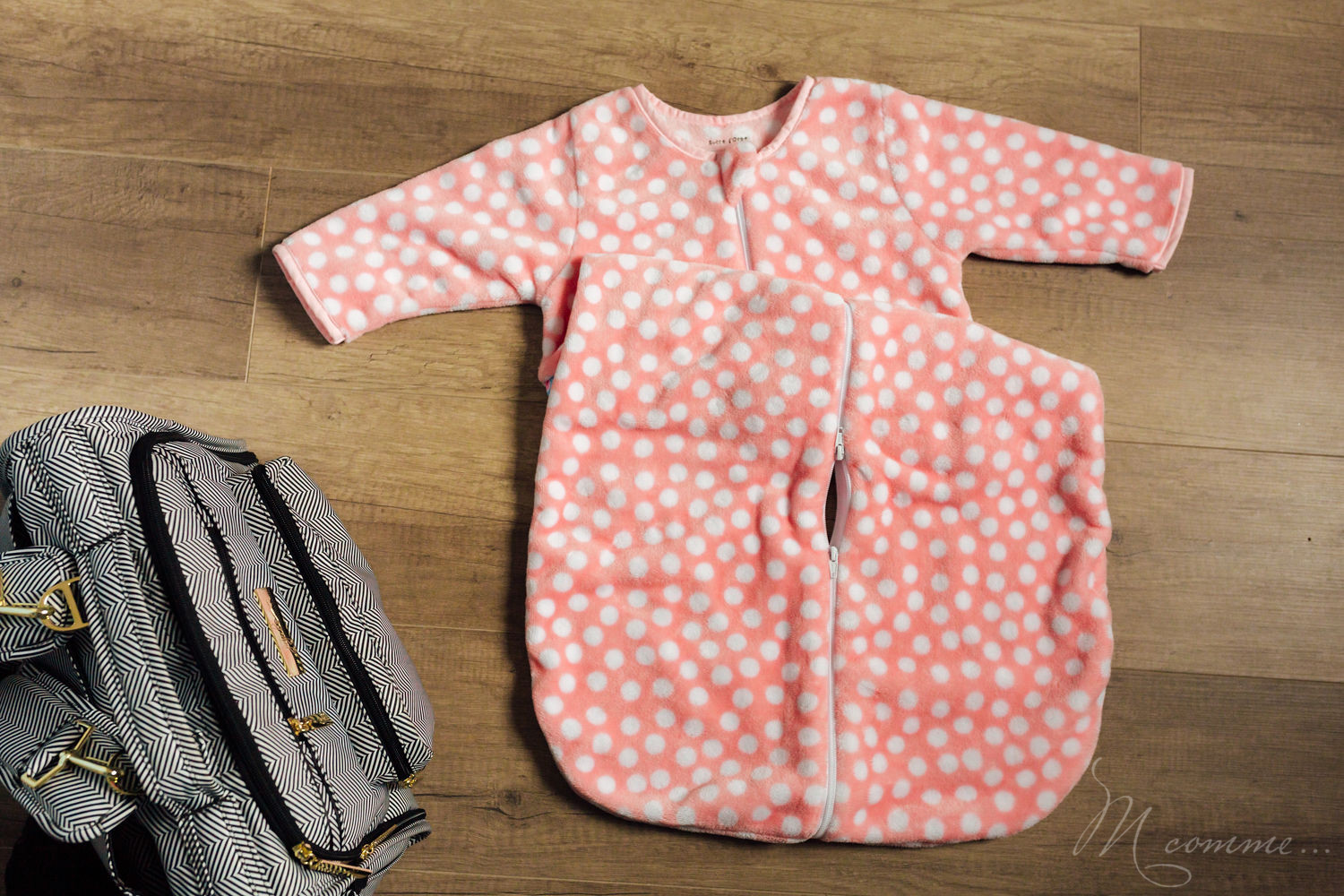 Je vous livre mes 5 indispensables pour être au top de l’organisation pour transporter et garder bébé au chaud l'hiver sans le réveiller. #hiver #bébé #couverture #gigoteuse #bébéendormi #garderbebeauchaud #froid #voiture #chezdesamis #habillerbébépoursortir bébé hiver