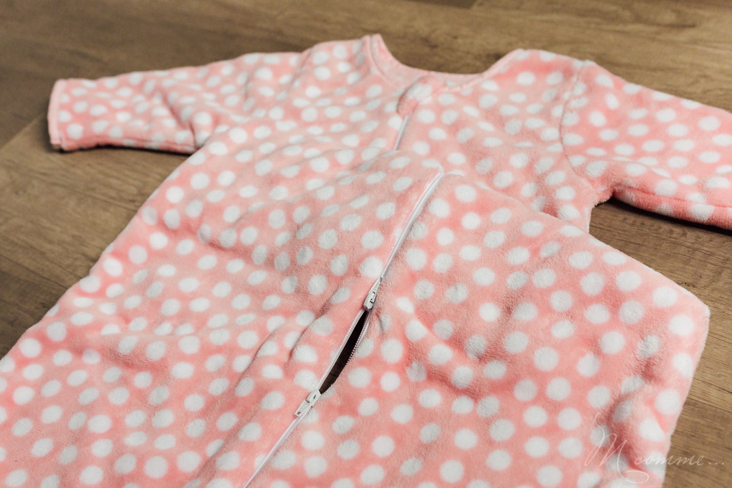 Je vous livre mes 5 indispensables pour être au top de l’organisation pour transporter et garder bébé au chaud l'hiver sans le réveiller. #hiver #bébé #couverture #gigoteuse #bébéendormi #garderbebeauchaud #froid #voiture #chezdesamis #habillerbébépoursortir bébé hiver