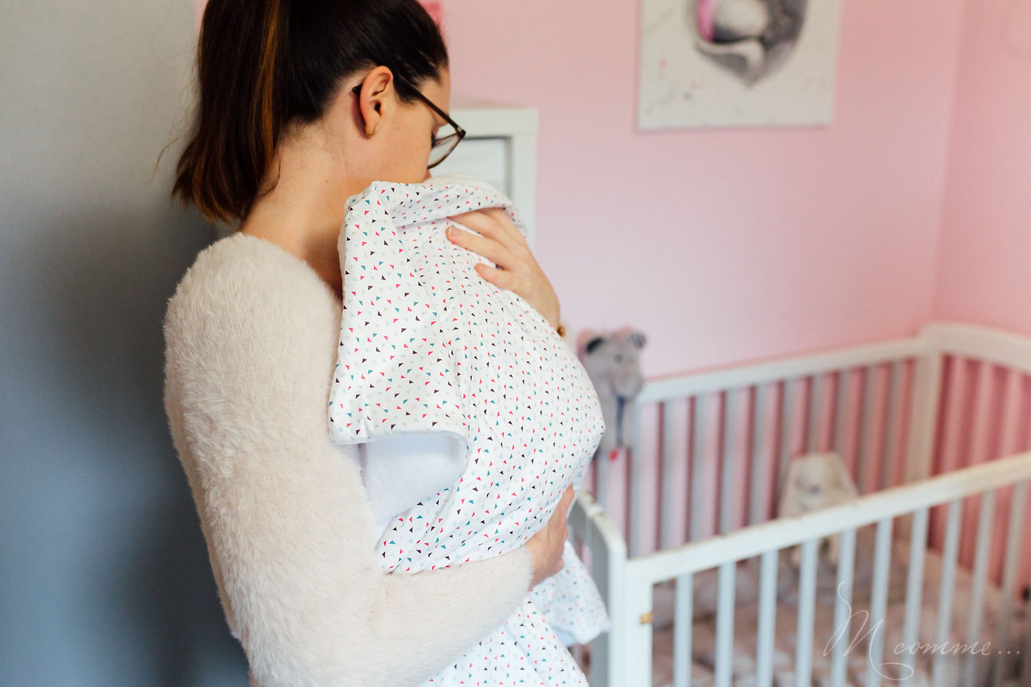 Je vous livre mes 5 indispensables pour être au top de l’organisation pour transporter et garder bébé au chaud l'hiver sans le réveiller. #hiver #bébé #couverture #gigoteuse #bébéendormi #garderbebeauchaud #froid #voiture #chezdesamis #habillerbébépoursortir bébé hiver