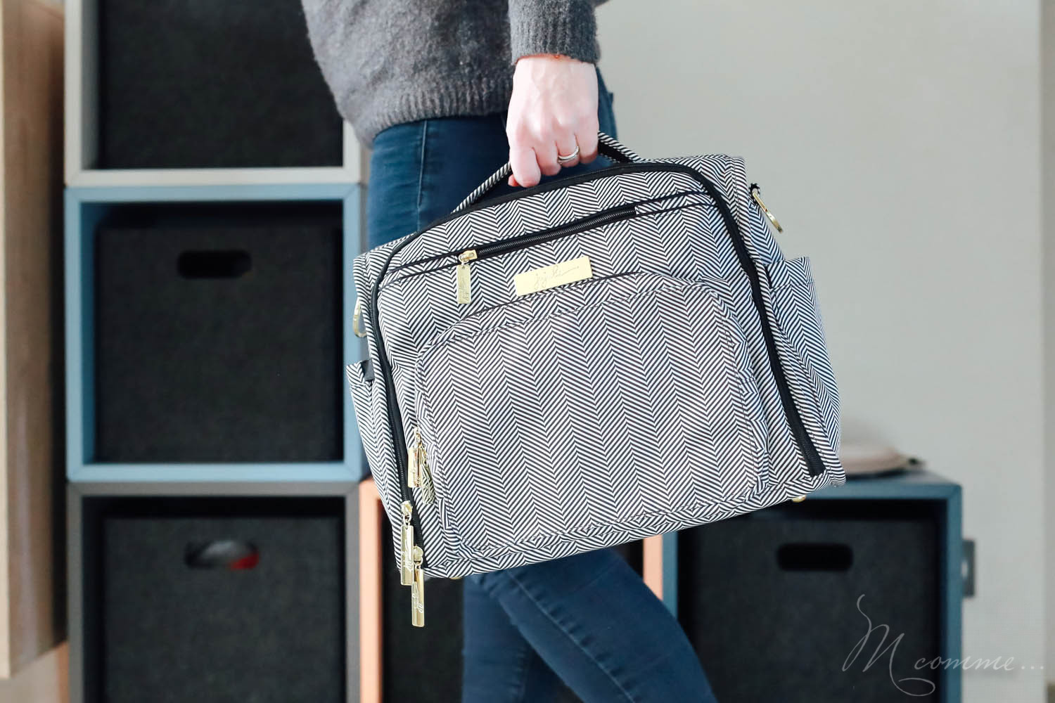 Je vous livre mes 5 indispensables pour être au top de l’organisation pour transporter et garder bébé au chaud l'hiver sans le réveiller. #hiver #bébé #couverture #gigoteuse #bébéendormi #garderbebeauchaud #froid #voiture #chezdesamis #habillerbébépoursortir sac à langer