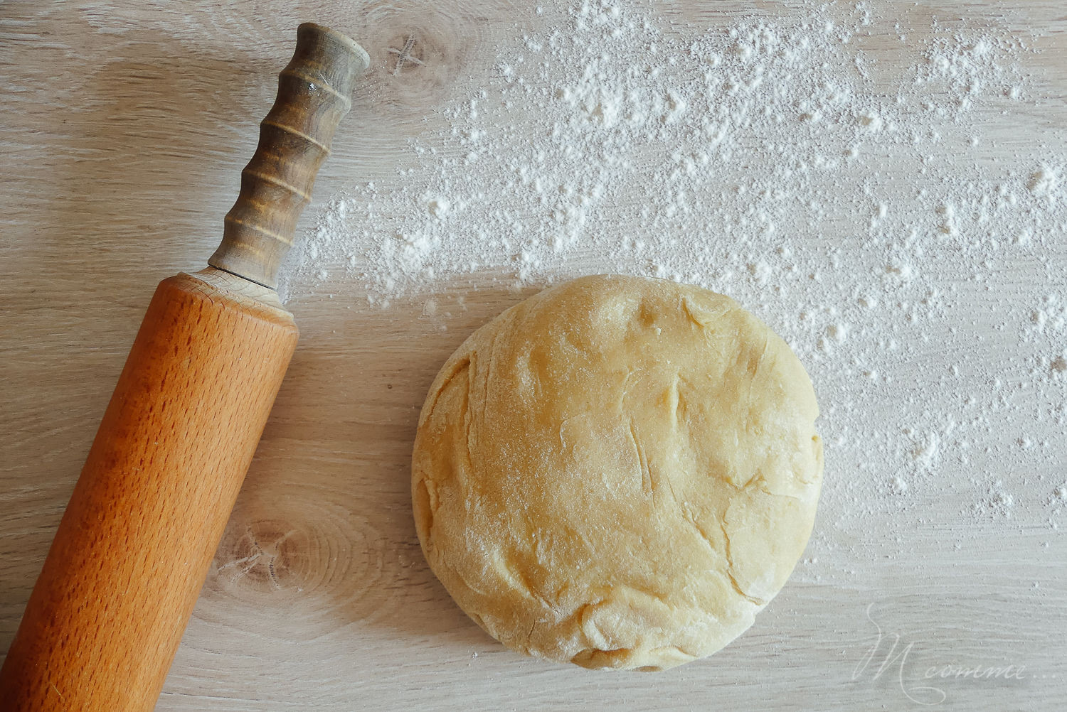 Qui dit mardi gras et carnaval dit bugnes ! Ici c’est une tradition de cuisiner des bugnes moelleuses et savoureuses en cette période de l’année. #bugnes #bugneslyonnaises #Lyon #beignets #tradition #recettetraditionnelle #mardigras #carnaval #cuisinerenfamille #cuisine #famille recette bugnes carnaval