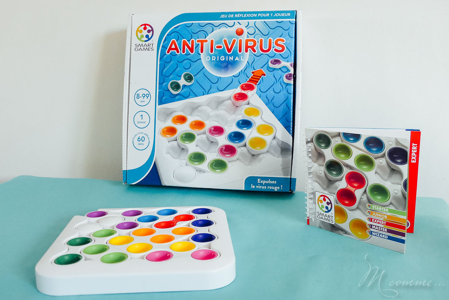 Le jeu de société Antivirus de Smartgames, un jeu de réflexion pour un seul joueur dans lequel il faudra visualiser les déplacements et faire fonctionner ses méninges. #jeu #jeudesociété #jeudereflexion #enfants #jeuenfants jeu société réflexion antivirus