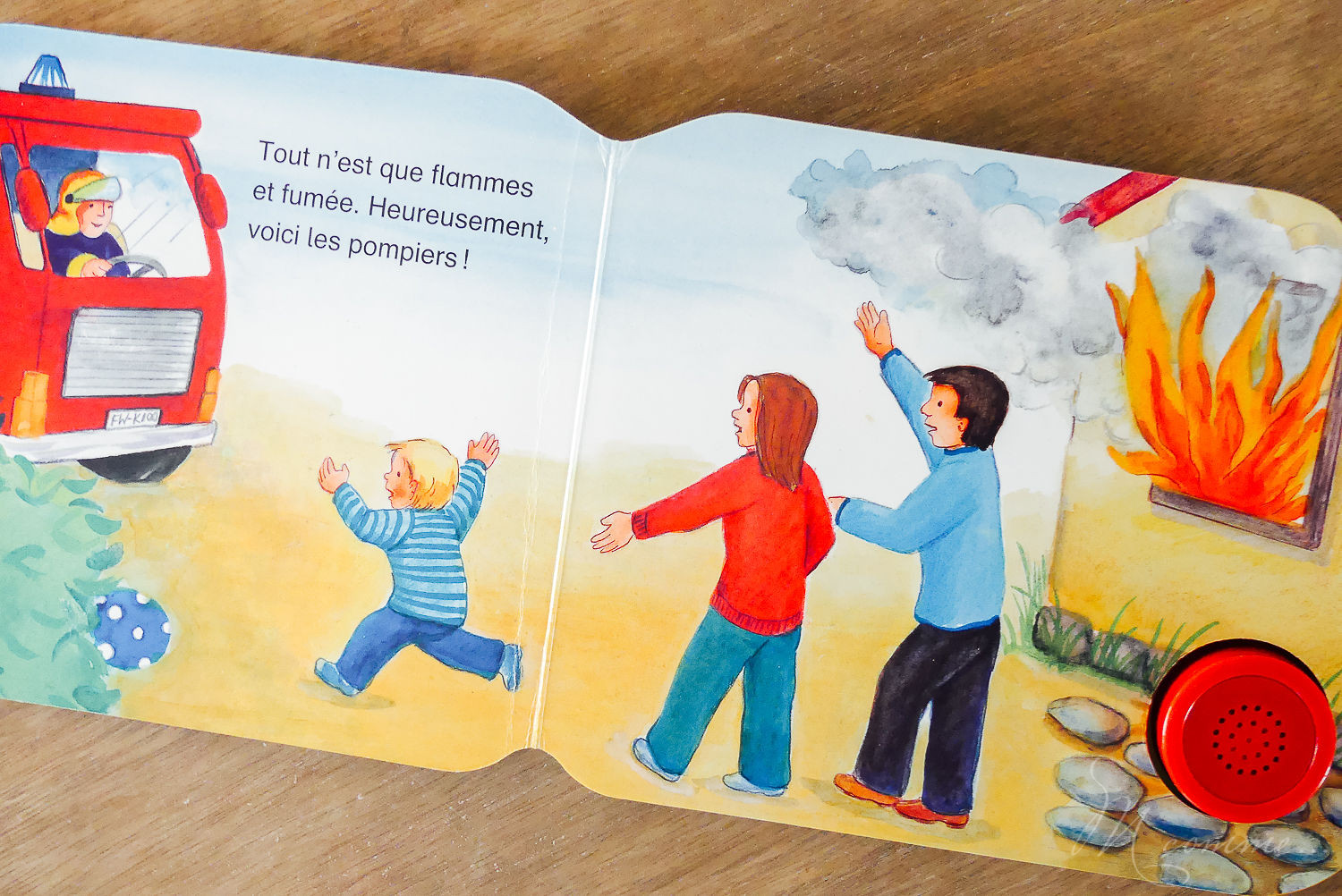 Les livres sonores sont des incontournables pour les enfants pour favoriser leur éveil musical. C’est une idée cadeau pour les enfants à petit prix qui fait toujours plaisir. #livres #livressonores #enfants #bebe #eveil #eveilmusical #cadeau #ideecadeau #pompier livre audio pompiers