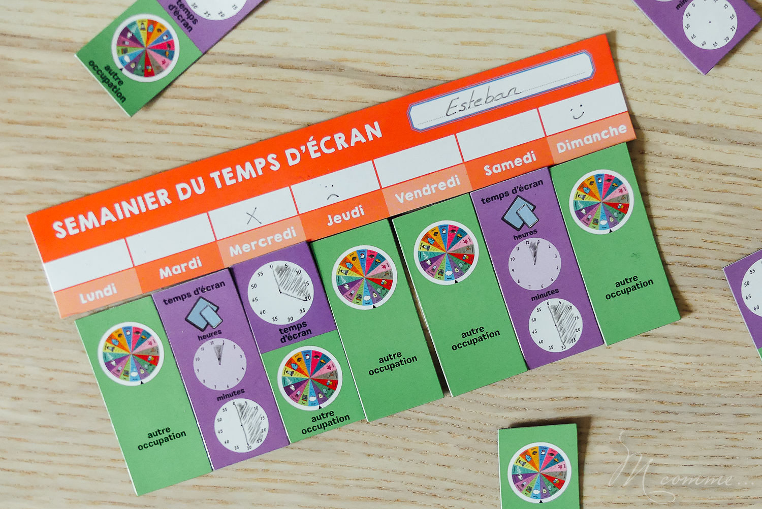 J’ai découvert un outil qui permet, non seulement de limiter les temps d’écrans des enfants, mais aussi de les sensibiliser pour qu’ils apprennent à les gérer seul. C’est le coffret « gestion du temps d’écran » des éditions Mango. Télévision, tablette, téléphone… vous trouverez comment mieux les gérer. #ecran #gestiontempsdecran #enfants #ecranenfants #tablette #telephone #tele #television #accro #solution #temps #regles #limites gestion temps d'écran enfants
