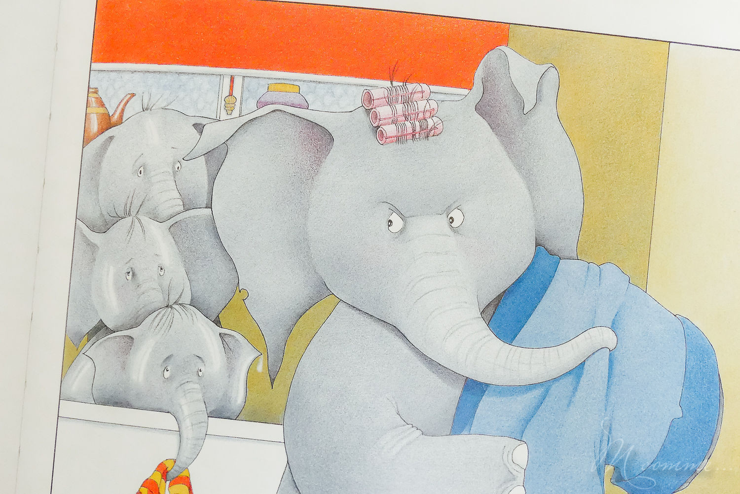 Lecture enfant « laissez maman tranquille ». Ce livre reflète à merveille le quotidien d’une maman qui n’arrive pas à avoir 5 minutes de répit face aux demandes de ses 3 enfants. C’est un joli support pour aborder le sujet de la sollicitation avec son enfant. #lecture #lectureenfants #livre #livreenfant #viedemaman #maman #mamansollicitée #sollicitation #quotidiendemaman #tranquillité #mamantranquille #pastranquille #enfants #patience livre enfants laissez maman tranquille