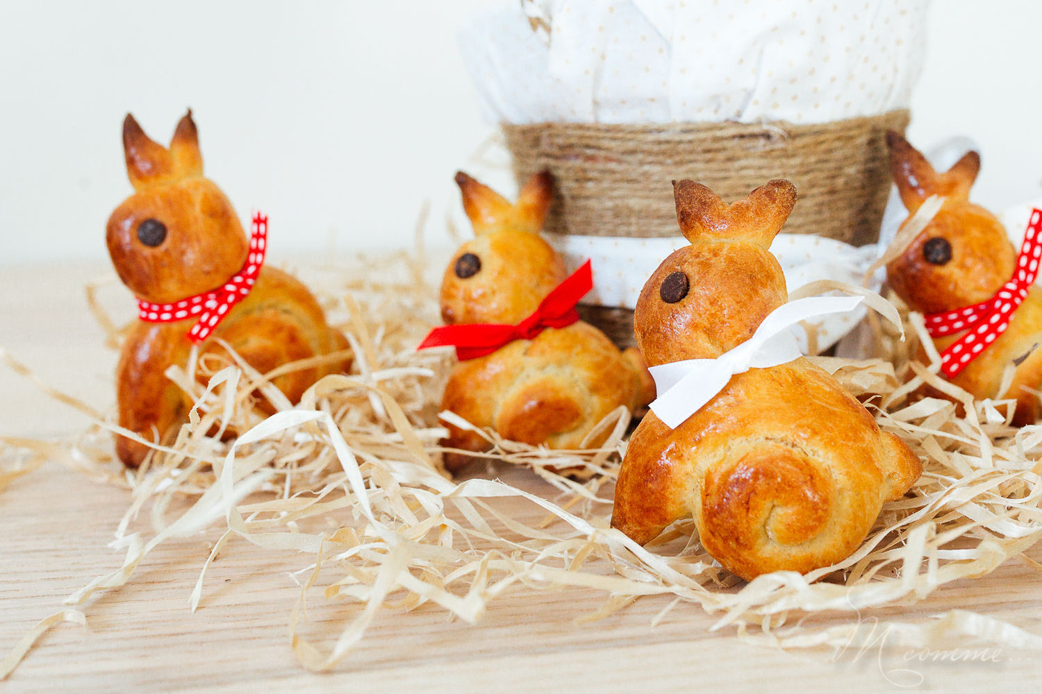 Une recette facile de brioche de Pâques sans beurre pour réaliser de mignons lapins de Pâques. Une jolie alternative aux chocolats de Pâques ! A déguster pour le goûter ou le petit déjeuner. #brioche #briochedepaques #briochesansbeurre #briochelapins #lapins #lapinsdepaques #recette #recettepaques #enfants #gouter #petitdejeuner #paques lapin de Pâques brioche