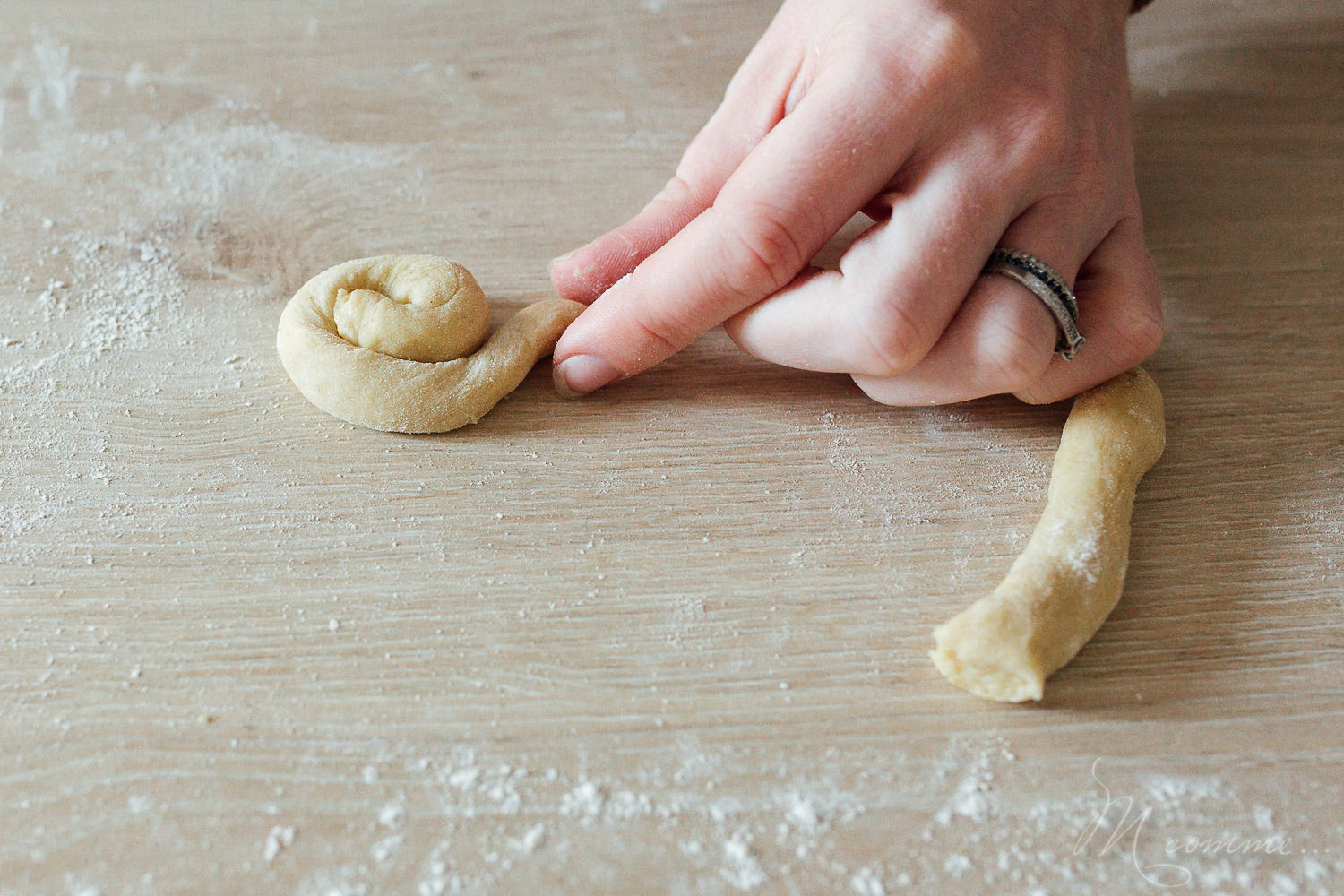 Une recette facile de brioche de Pâques sans beurre pour réaliser de mignons lapins de Pâques. Une jolie alternative aux chocolats de Pâques ! A déguster pour le goûter ou le petit déjeuner. #brioche #briochedepaques #briochesansbeurre #briochelapins #lapins #lapinsdepaques #recette #recettepaques #enfants #gouter #petitdejeuner #paques brioche de Pâques lapin