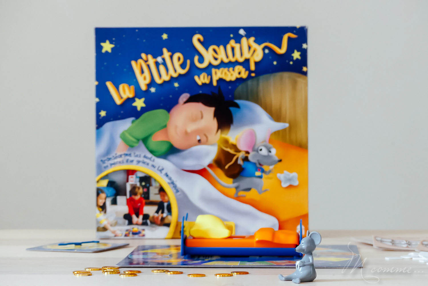 Ce jeu de hasard, « La p’tite souris va passer » chez Dujardin, est amusant, rapide à jouer et un brin magique. Qui sera le premier à récupérer les 4 pièces d’or en échange de ses dents ? #jeudesociete #jeudehasard #dujardin #jeuenfants #5ans #dents #pièces #enfants jeu la p'tite souris va passer