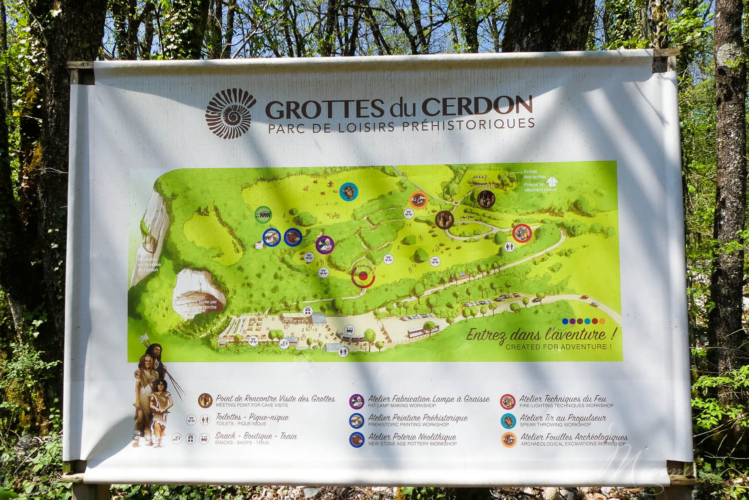 Les Grottes du Cerdon proposent, après la visite d’un monde souterrain insolite, de découvrir comment vivaient les hommes préhistoriques à travers de nombreuses activités pour les enfants. Une belle sortie en famille, dans l’Ain, nichée dans les montagnes du Jura. #grottesducerdon #prehistoire #hommesprehistoriques #activitesprehistoriques #animationsenfants #ain #jura #lyon #peinturesprehistoriques #poterie #feu #fairedufeu #apprendreafairedufeu #fouillesarcheologiques #sortieenfamille grottes du cerdon parc de loisirs préhistoriques