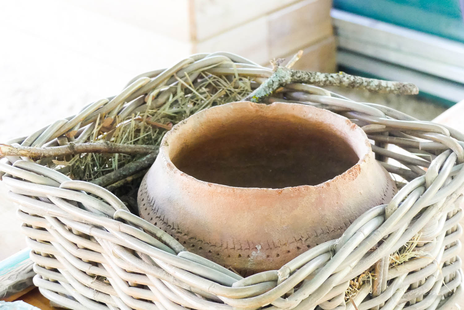 Les Grottes du Cerdon proposent, après la visite d’un monde souterrain insolite, de découvrir comment vivaient les hommes préhistoriques à travers de nombreuses activités pour les enfants. Une belle sortie en famille, dans l’Ain, nichée dans les montagnes du Jura. #grottesducerdon #prehistoire #hommesprehistoriques #activitesprehistoriques #animationsenfants #ain #jura #lyon #peinturesprehistoriques #poterie #feu #fairedufeu #apprendreafairedufeu #fouillesarcheologiques #sortieenfamille grottes du cerdon parc de loisirs préhistoriques