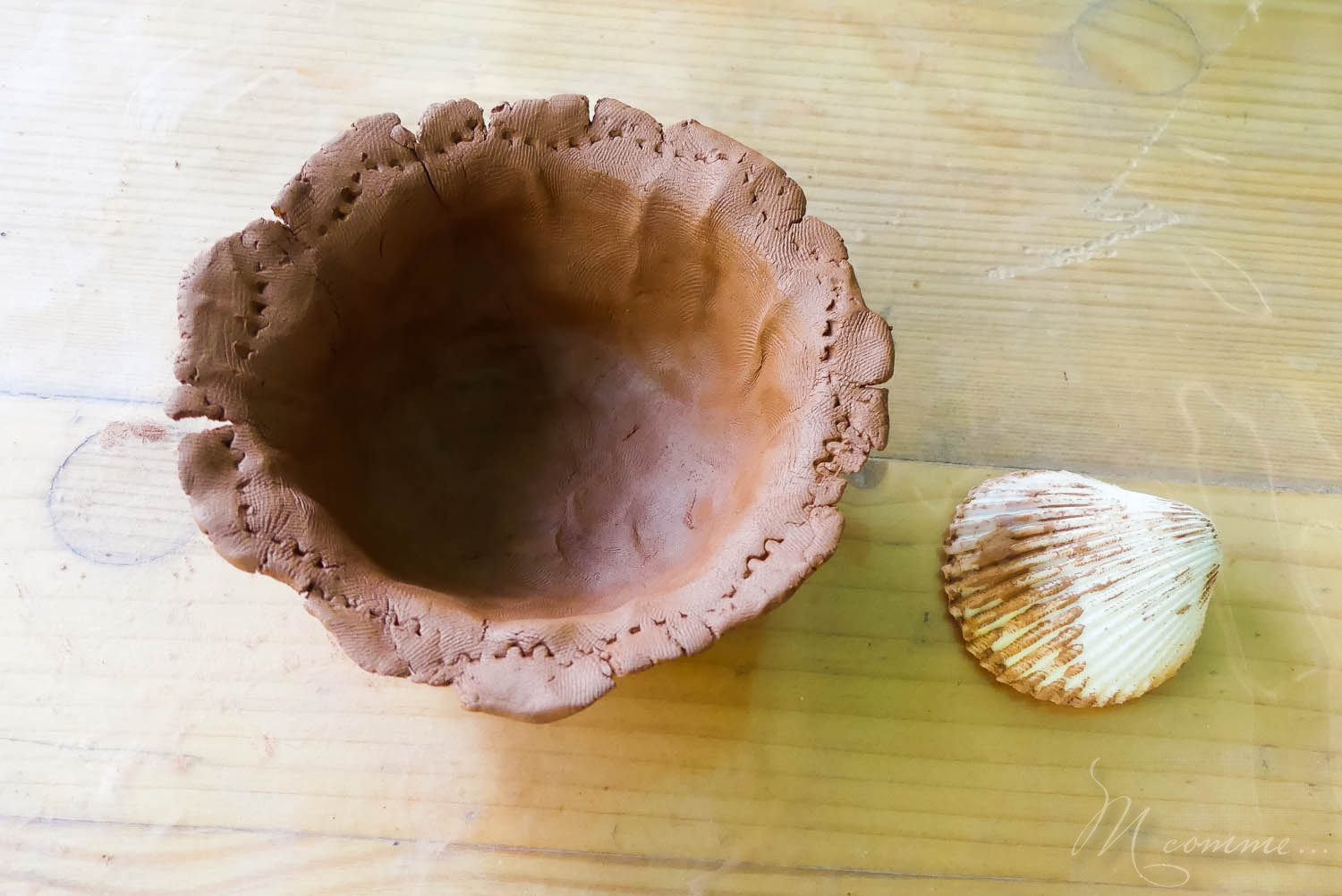 Les Grottes du Cerdon proposent, après la visite d’un monde souterrain insolite, de découvrir comment vivaient les hommes préhistoriques à travers de nombreuses activités pour les enfants. Une belle sortie en famille, dans l’Ain, nichée dans les montagnes du Jura. #grottesducerdon #prehistoire #hommesprehistoriques #activitesprehistoriques #animationsenfants #ain #jura #lyon #peinturesprehistoriques #poterie #feu #fairedufeu #apprendreafairedufeu #fouillesarcheologiques #sortieenfamille grottes du cerdon parc de loisirs préhistoriques