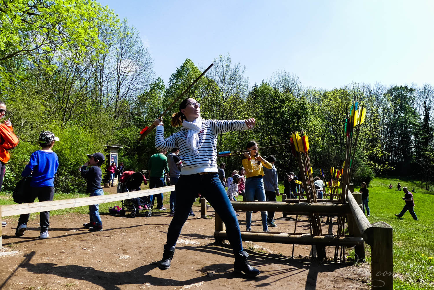 Les Grottes du Cerdon proposent, après la visite d’un monde souterrain insolite, de découvrir comment vivaient les hommes préhistoriques à travers de nombreuses activités pour les enfants. Une belle sortie en famille, dans l’Ain, nichée dans les montagnes du Jura. #grottesducerdon #prehistoire #hommesprehistoriques #activitesprehistoriques #animationsenfants #ain #jura #lyon #peinturesprehistoriques #poterie #feu #fairedufeu #apprendreafairedufeu #fouillesarcheologiques #sortieenfamille grottes du cerdon parc de loisirs préhistoriques