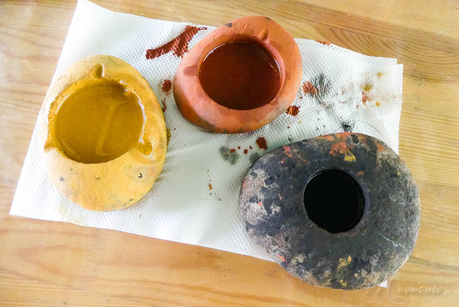 Les Grottes du Cerdon proposent, après la visite d’un monde souterrain insolite, de découvrir comment vivaient les hommes préhistoriques à travers de nombreuses activités pour les enfants. Une belle sortie en famille, dans l’Ain, nichée dans les montagnes du Jura. #grottesducerdon #prehistoire #hommesprehistoriques #activitesprehistoriques #animationsenfants #ain #jura #lyon #peinturesprehistoriques #poterie #feu #fairedufeu #apprendreafairedufeu #fouillesarcheologiques #sortieenfamille grottes du cerdon parc de loisirs préhistoriques