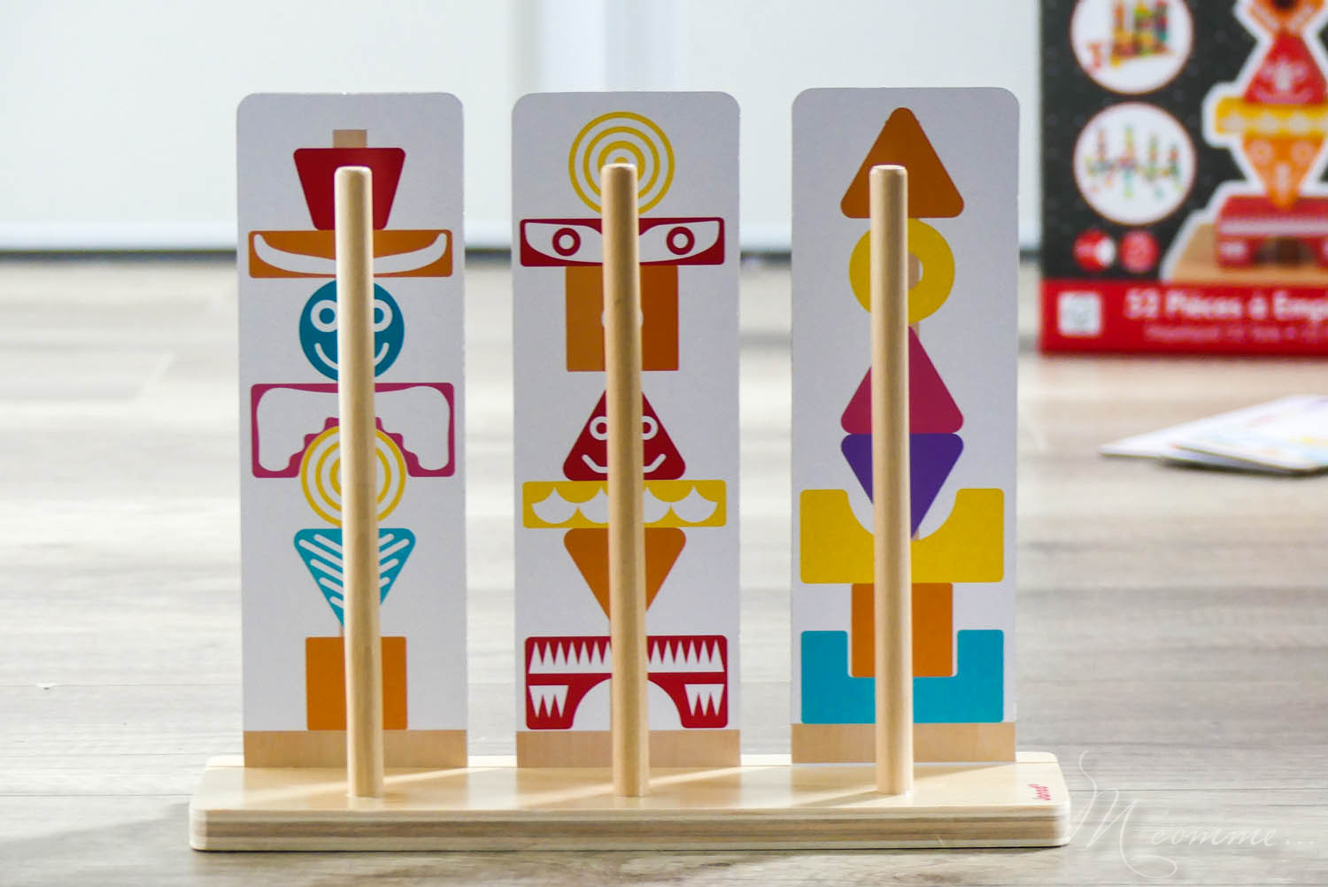 Edutotem, de Janod, est un jeu d’encastrement et de manipulation dès 3 ans. Ce jeu d’éveil permet de développer la motricité fine et l’apprentissage des formes et des couleurs, puis, quand l’enfant grandit, la concentration et la mémorisation. #encastrement #manipulation #eveil #jeueveil #joueteveil #jouetenbois #apprentissage #formes #couleurs #concentration #memorisation #montessori #motricite #motricitefine edutotem jeu d'encastrement et de manipulation