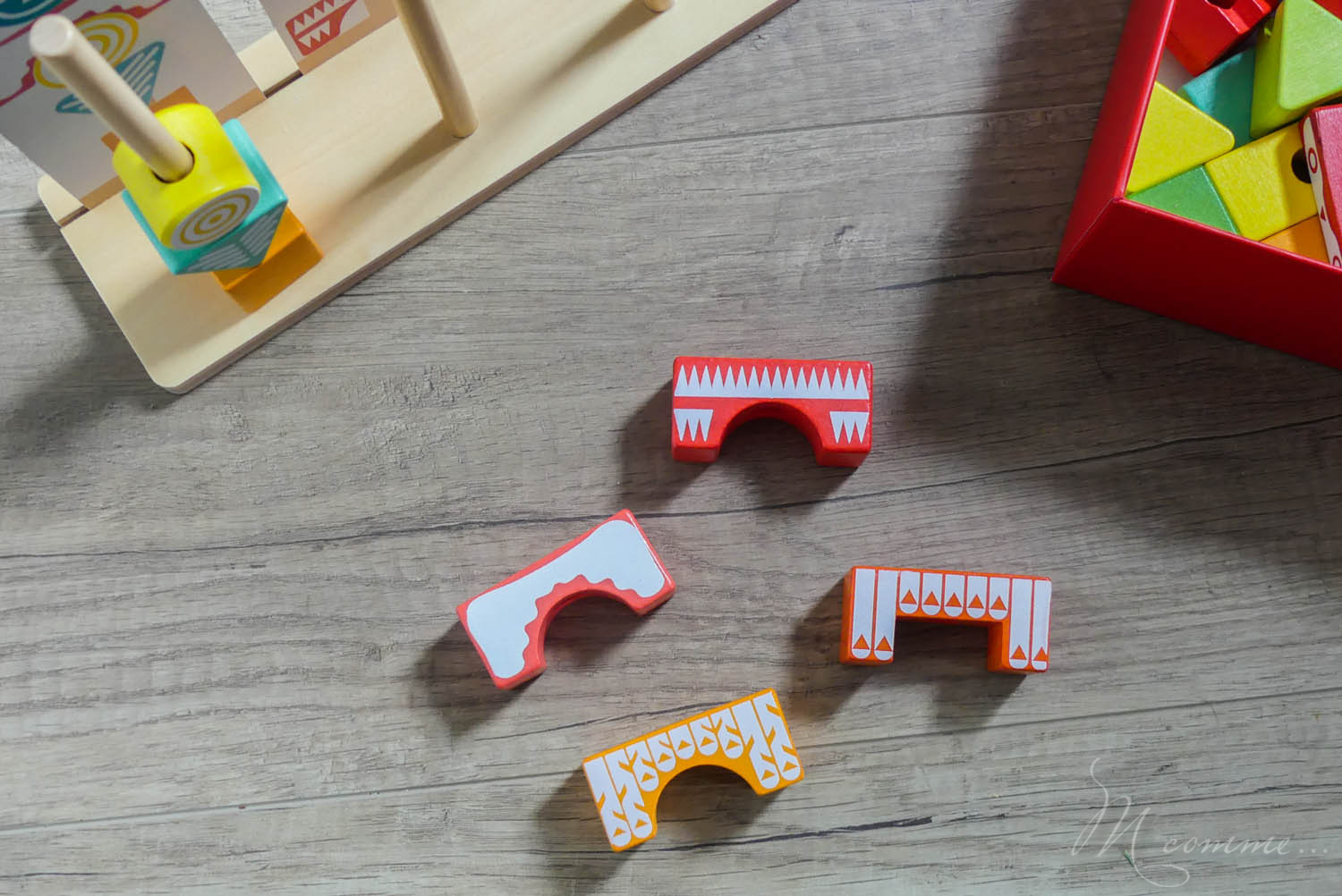 edutotem jeu d'encastrement et de manipulation