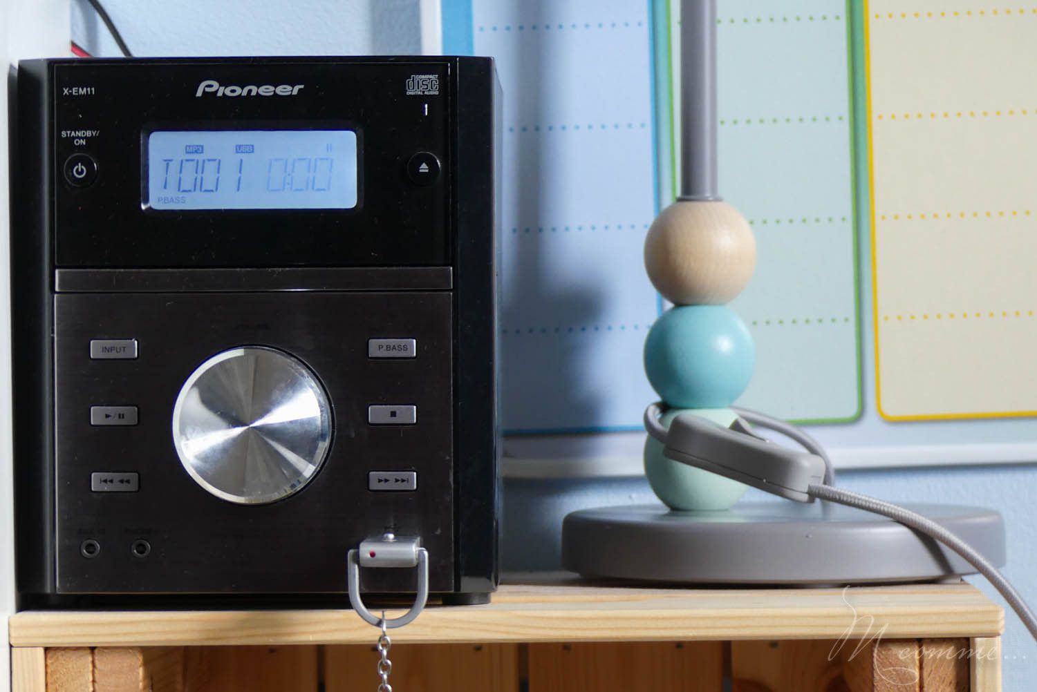 Je savais que de créer un livre audio personnalisé pour mon fils, serait un joli cadeau à lui offrir. Quand un enfant aime écouter des histoires, quel plus beau cadeau peut-on lui faire, que celui de lui permettre de devenir le héros de l’une d’elles ? #livreaudio #livreaudioenfant #livrepersonnalise #histoiresaecouter #devenirlehero #herodelhistoire #personnalise #personnalisable #ideecadeau #cadeauoriginal #prenom livre audio personnalisé la voix du héros