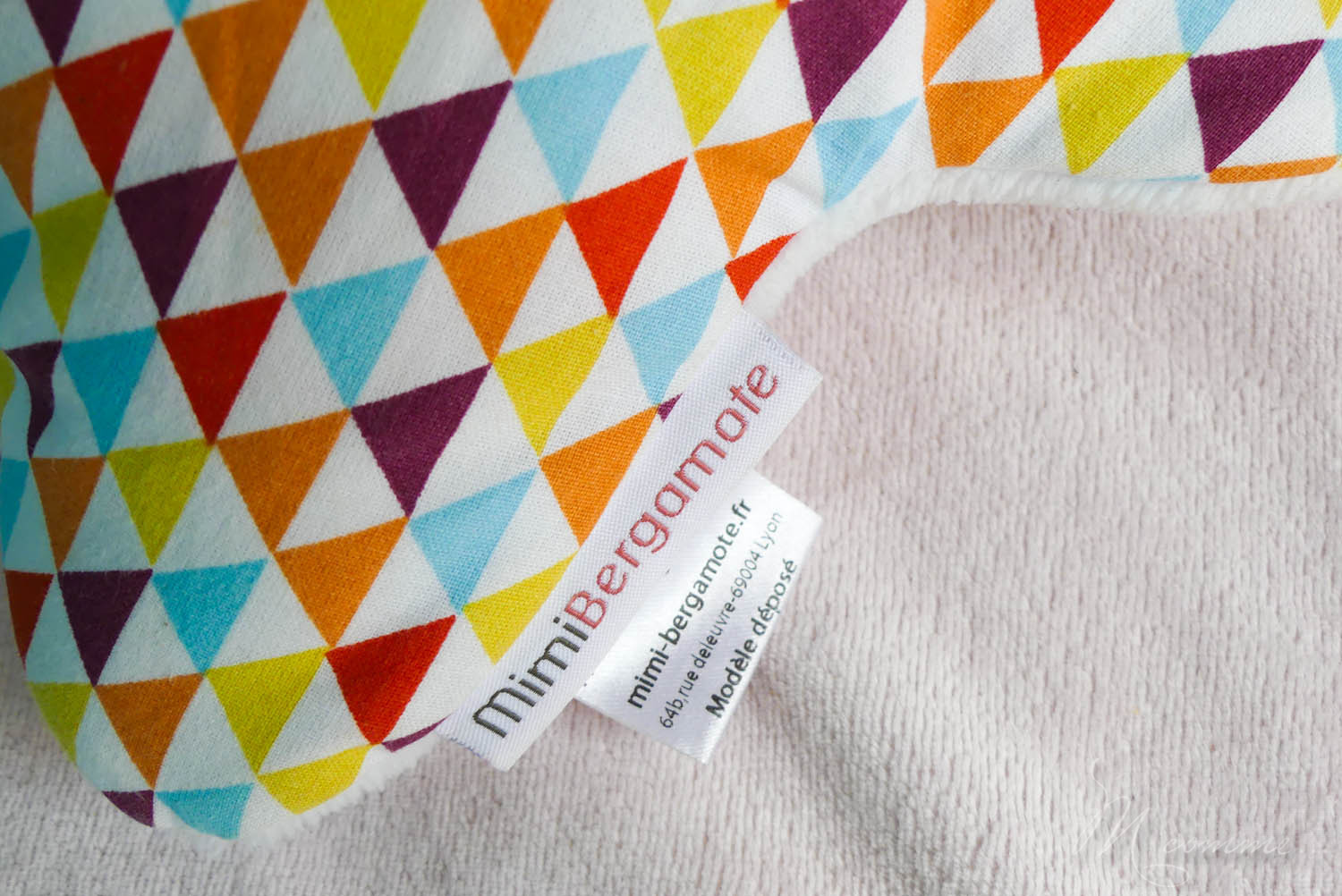 Comment réussir à coucher bébé sereinement : comprendre l’importance de la permanence de l’objet pour un rituel du coucher réussi. #sommeil #rituel #rituelducoucher #permanencedelobjet #objettransitionnel #doudou #peluche #biendormir #troublesdusommeil #angoisses #angoissedeseparation #nuitdesommeil #veilleuse #berceuse rituel du coucher et objet transitionnel mimi bergamote