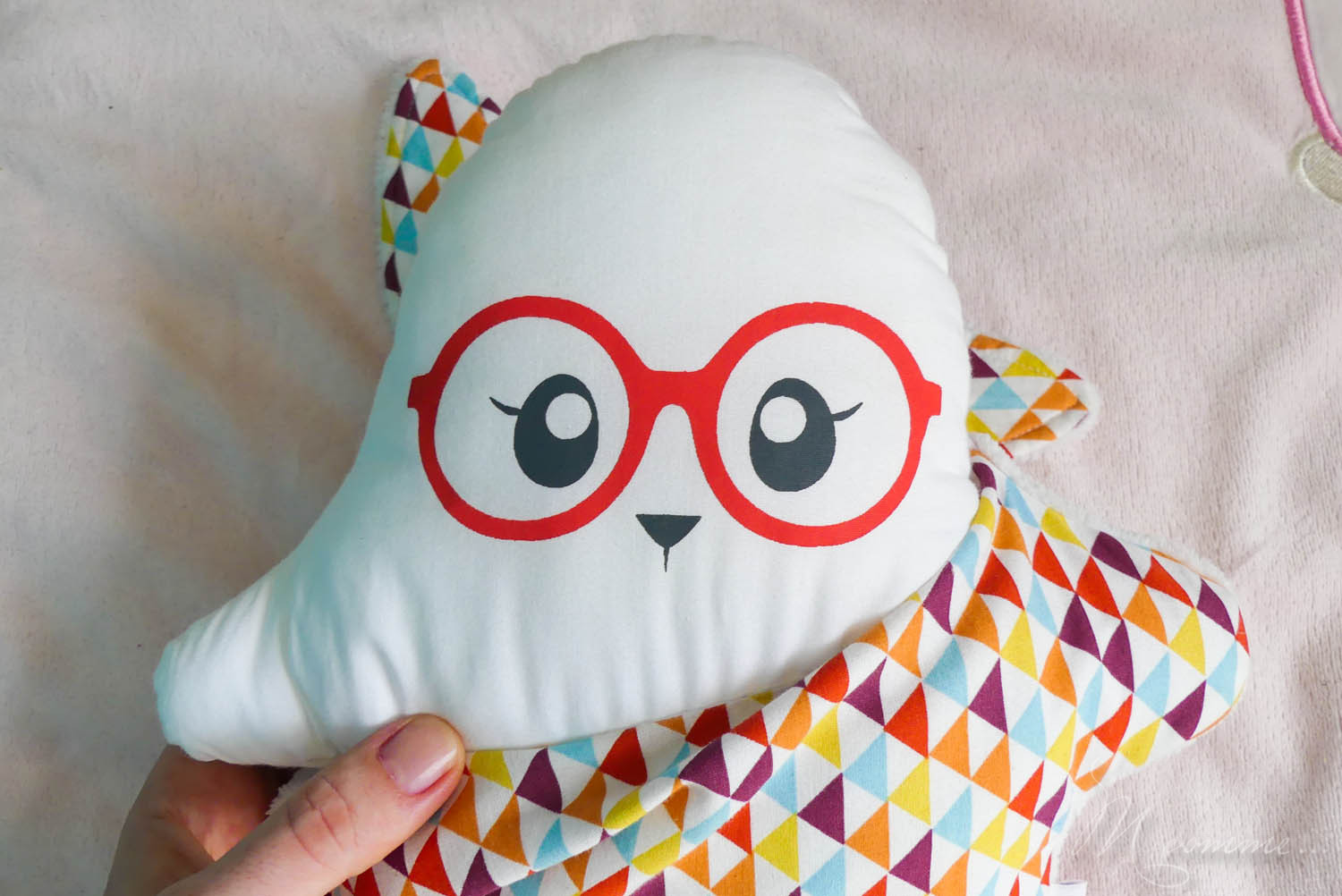 Comment réussir à coucher bébé sereinement : comprendre l’importance de la permanence de l’objet pour un rituel du coucher réussi. #sommeil #rituel #rituelducoucher #permanencedelobjet #objettransitionnel #doudou #peluche #biendormir #troublesdusommeil #angoisses #angoissedeseparation #nuitdesommeil #veilleuse #berceuse rituel du coucher peluche ludo éducative bimidoux mimi bergamote