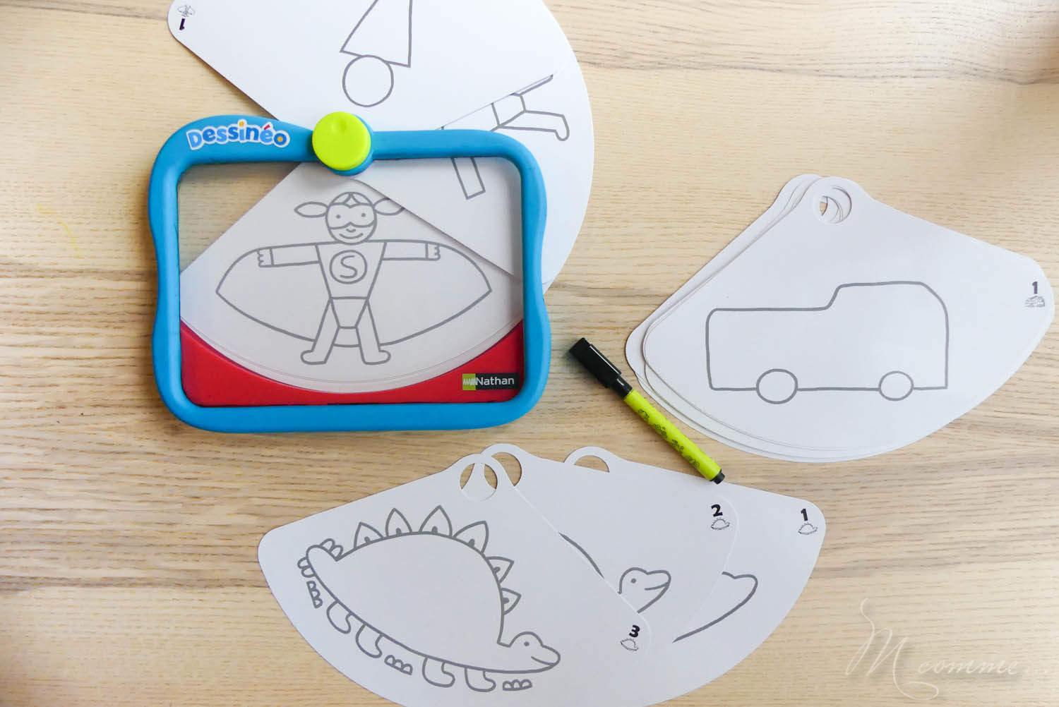 occuper les enfants en voiture avec l'ardoise Dessineo de Nathan jeu pour occuper les enfants en voiture