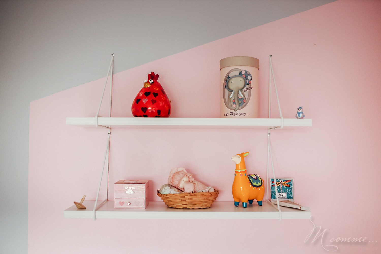 décoration chambre montessori étagère