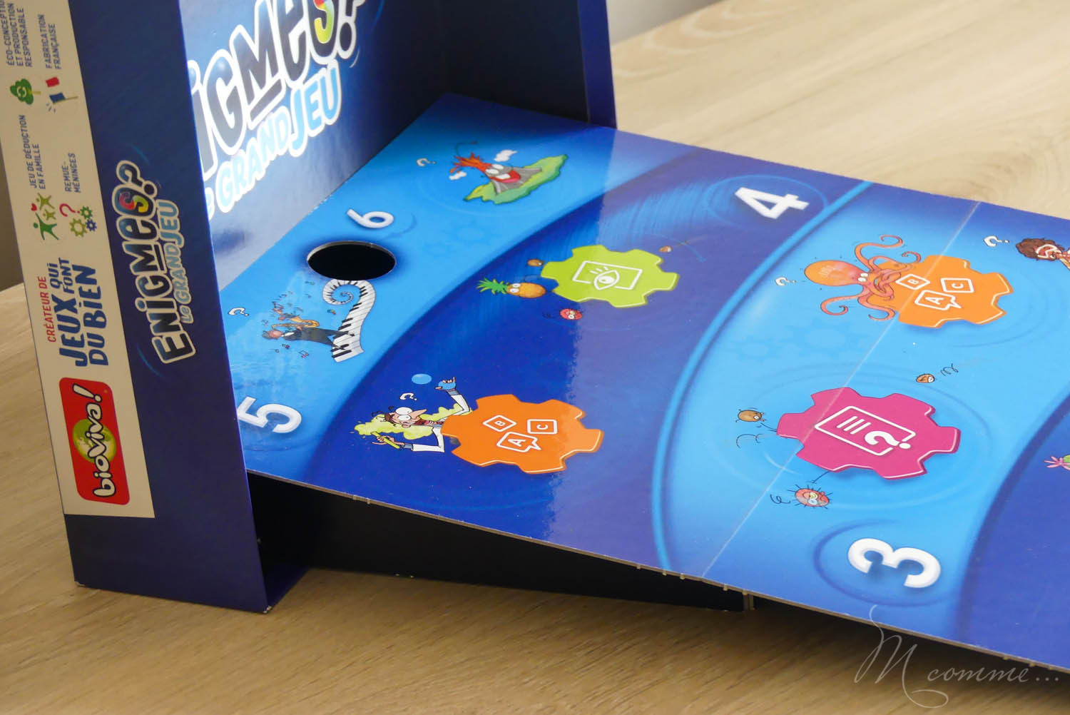 Nous avons découvert Enigmes? Le grand jeu de Bioviva et les jeux de voyage Enigmes? Espace et Préhistoire. On vous donne notre avis ! #bioviva #jeu #jeuxdesociete #jeudeplateau #enfants #jeuxdevoyage #voyage #nomade #enfamille Enigmes Le Grand Jeu Jeu de société enfants Bioviva
