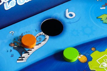 Nous avons découvert Enigmes? Le grand jeu de Bioviva et les jeux de voyage Enigmes? Espace et Préhistoire. On vous donne notre avis ! #bioviva #jeu #jeuxdesociete #jeudeplateau #enfants #jeuxdevoyage #voyage #nomade #enfamille Jeu de société pour enfants Enigmes Bioviva