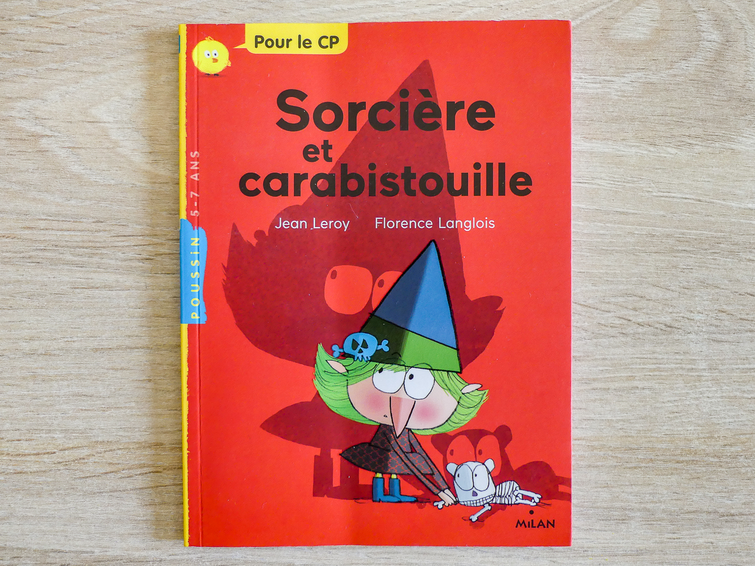 Pour aider l'enfant à apprendre à lire à son rythme, je vous propose de découvrir 10 idées de livres pour des premières lectures. #lecture #apprentissagelecture #premiereslectures #livres #CP #CE1 #apprendrealire Sorcière et carabistouille Milan