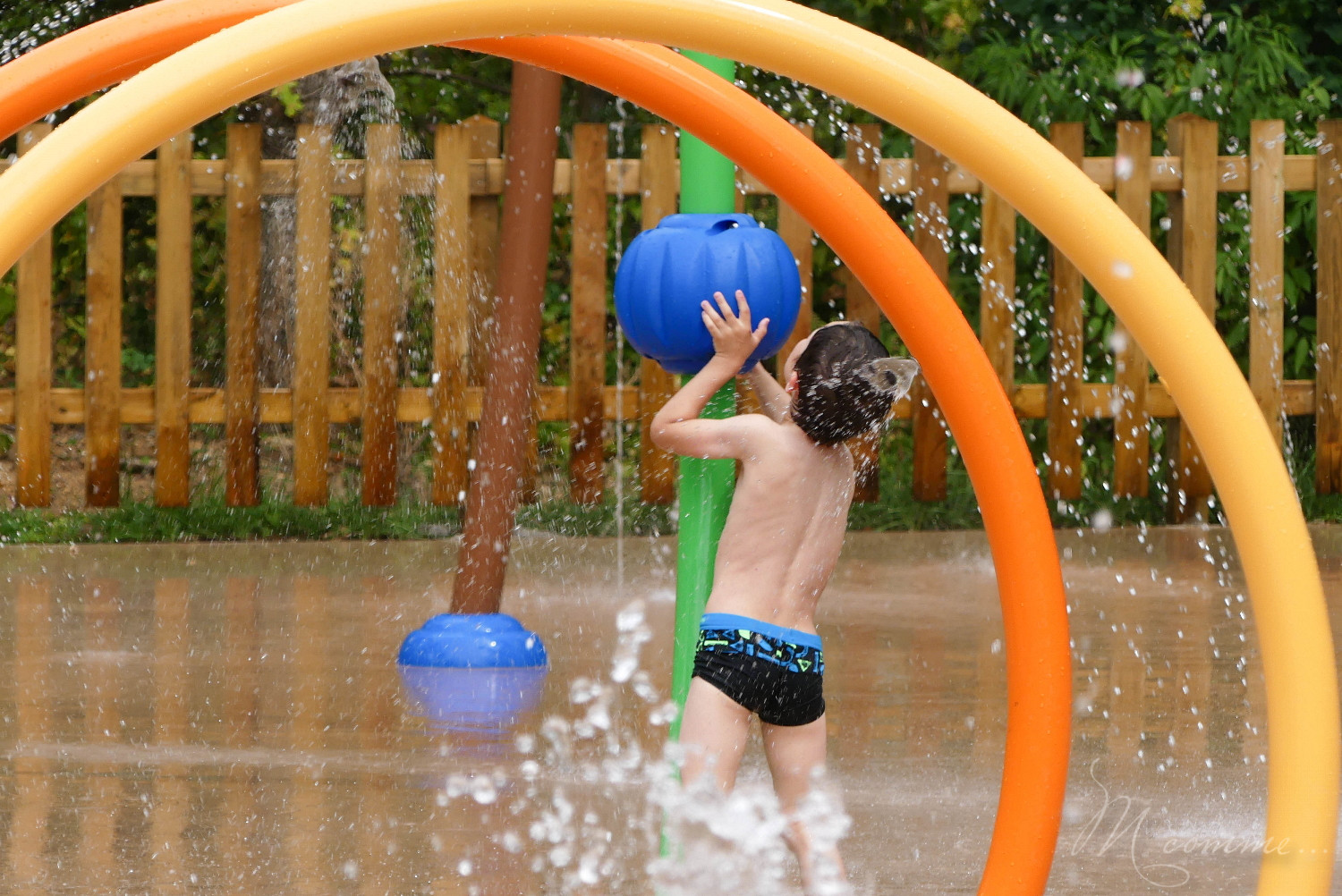 Envie de fraîcheur pour cet été ? Le Safari de Peaugres nous régale avec le Safari Splash : un espace aquatique sans profondeur d'eau ! #peaugres #safaridepeaugres #splash #safarisplash #aquatique #espaceaquatique #jeuxdeau #sortieenfamille #sortie #enfant #ete Safari Splash à Peaugres jeu d'eau pour toute la famille