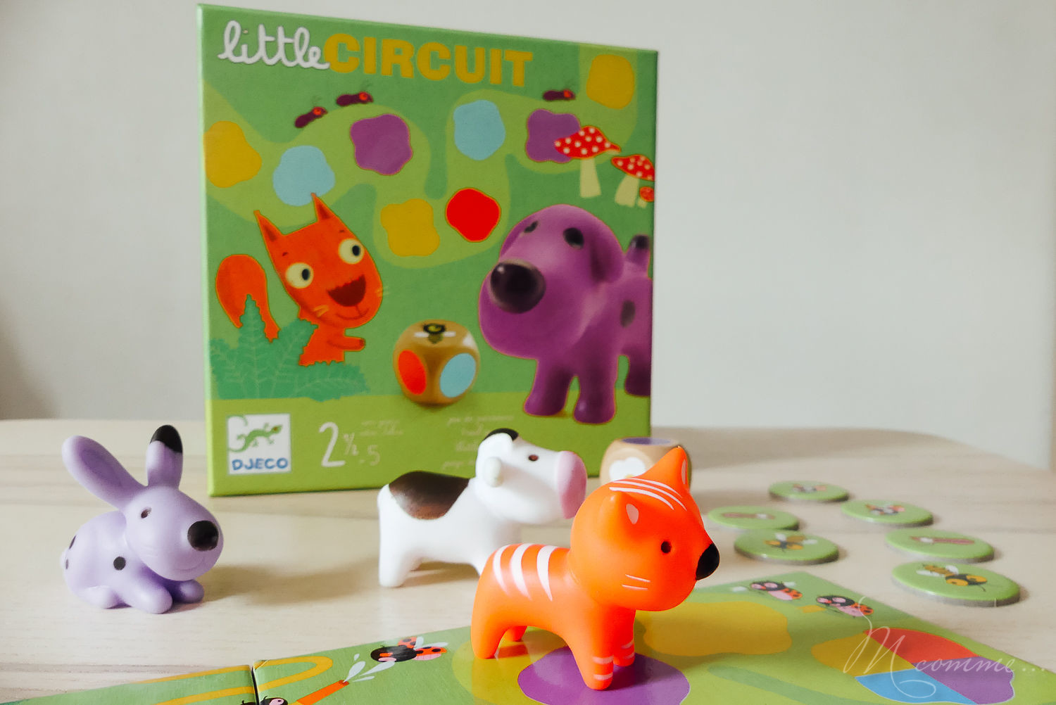 Little circuit de Djeco est un jeu de parcours réservé aux enfants dès 3 ans pour les initier aux jeux de société. Ludique, on y apprend même les couleurs ! #little circuit #djeco #jeudesociete #jeudeparcours #ludique #3 ans #enfants #règlesdujeu Jeu de société enfant 3 ans Little circuit