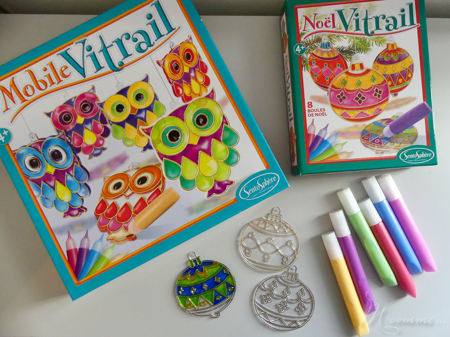 Si vous cherchez des cadeaux à offrir à des enfants de 3 ans, 4 ans, ou 5 ans, voici une petite sélection pour vous donner des pistes ! #idees #cadeaux #noel #anniversaire #enfants #3ans #4ans #5ans Idée cadeau enfant 4 ans peinture vitrail Sentosphère