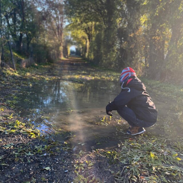 Ces petits riens... #𝒑𝒆𝒕𝒊𝒕𝒔𝒃𝒐𝒏𝒉𝒆𝒖𝒓𝒔⁣⁣⁣⁣⁣⁣
°⁣⁣⁣⁣⁣⁣
*Le voir s’amuser : une plaque de glace formée dans une flaque suffit à le rendre heureux ! 🥰
*Un goûter crêpes 😋
*Recevoir une super nouvelle pour la suite de la scolarité de E 🙏🏻
*Me faire un cadeau de moi à moi (again 😅) 🎁
°⁣⁣⁣⁣⁣⁣
À vous ! Dites-moi vos petits bonheurs de cette semaine.⁣⁣⁣⁣⁣⁣
°⁣⁣⁣⁣⁣⁣
Le but ? Se focaliser sur des moments positifs de notre semaine juste... parce que ça fait du bien ! Et les partager avec nous 😉⁣.⁣⁣⁣⁣⁣
°⁣⁣⁣⁣⁣⁣
°⁣⁣⁣⁣⁣⁣
#viedeparents #petitsplaisirs #bonheur #famille #ensemble #mamanblogueuse #enfants #viedemaman #lestribuslyonnaises